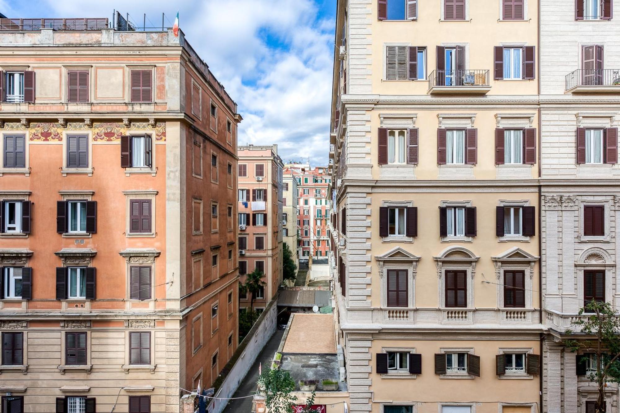 Clausim Domus: New Brightful Flat Next To The Vatican, Rome